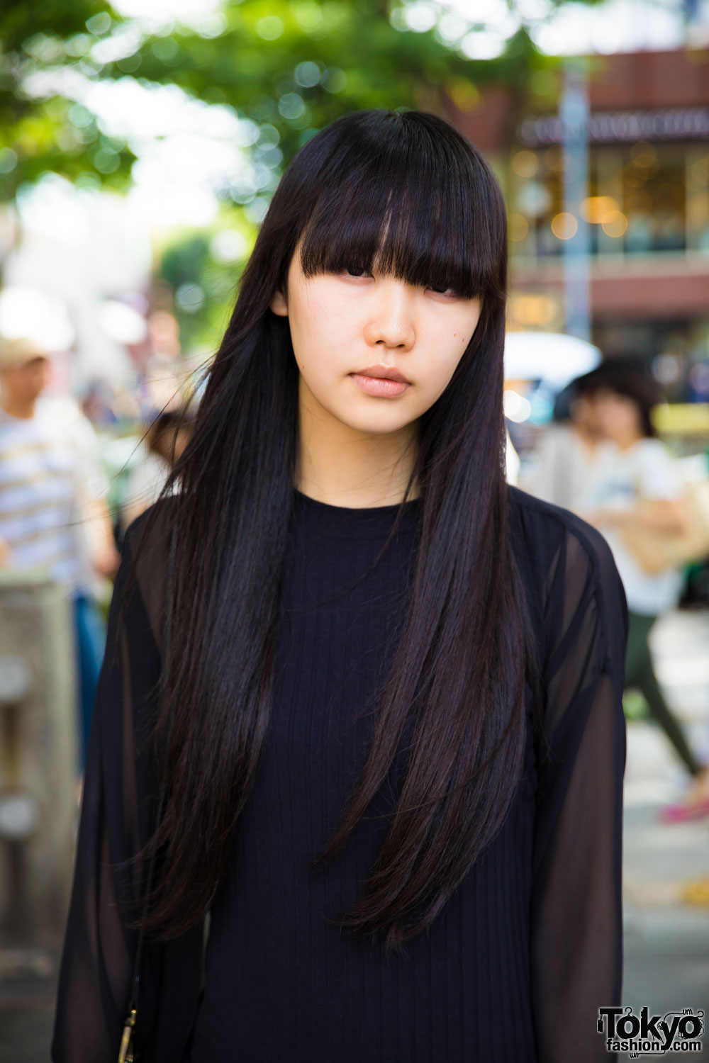 Japanese Fashion Model’s All Black Minimalist Fashion & Long Hair in