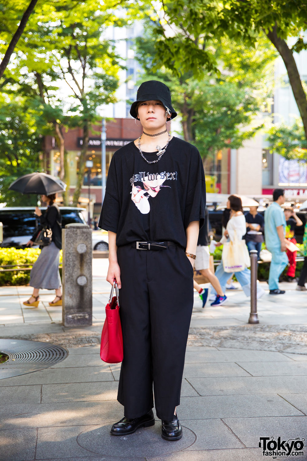 Harajuku Monochrome Streetwear w/ BERCERK “Shall We Sex” Shirt, Bucket Hat  & Metal Clamps – Tokyo Fashion