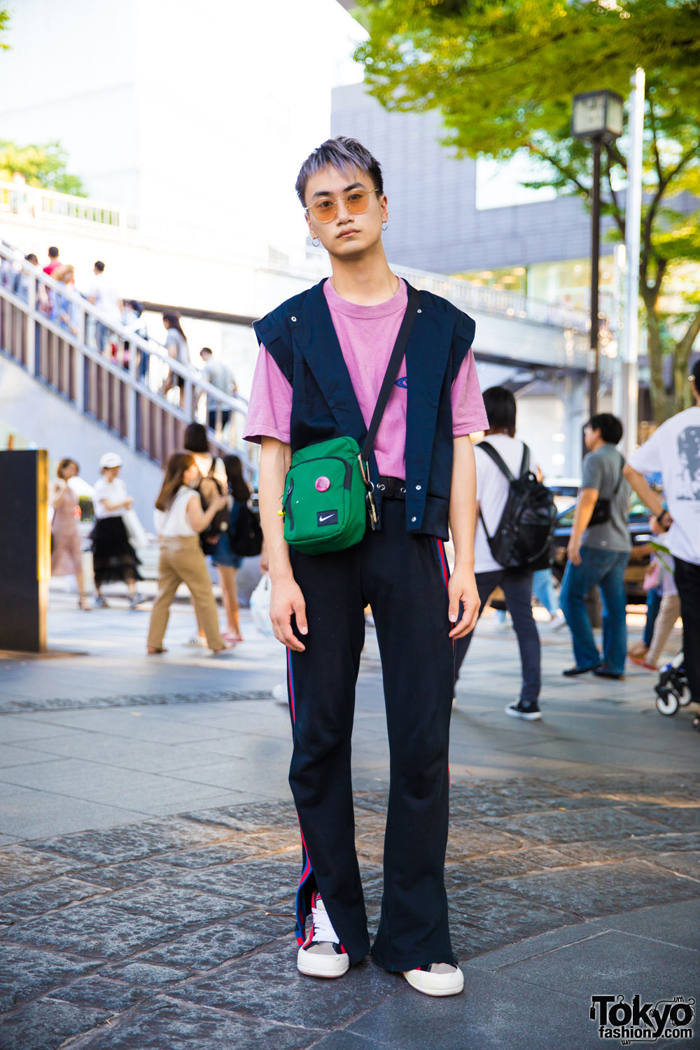 Harajuku Guy in Minimalist Sporty Streetwear Fashion w/ Nike & Vans ...