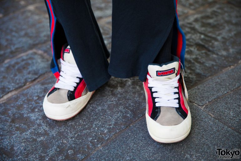 Harajuku Guy in Minimalist Sporty Streetwear Fashion w/ Nike & Vans ...