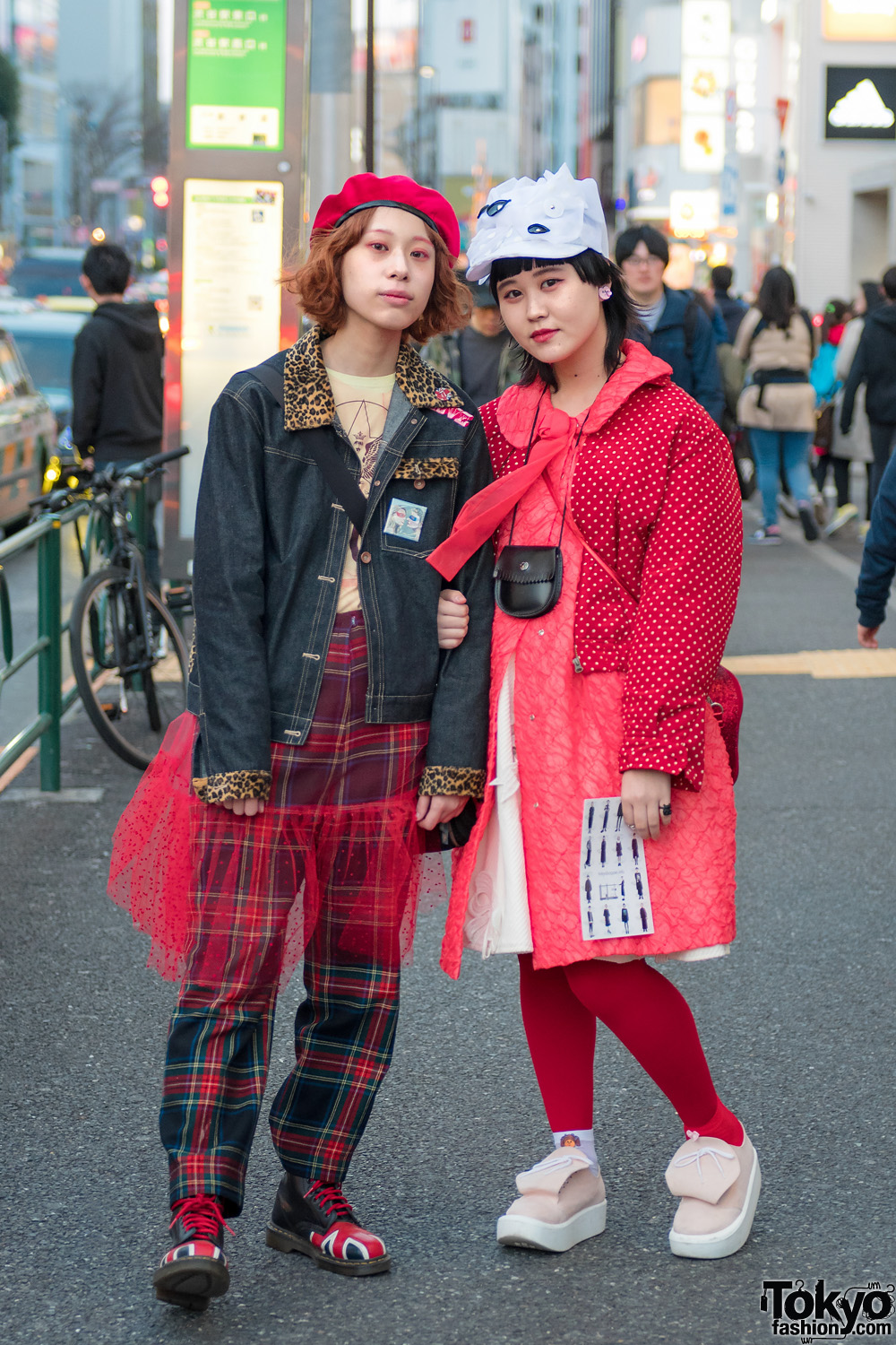 Harajuku Girls in Red Street Fashion w/ Mikio Sakabe, Punk Cake