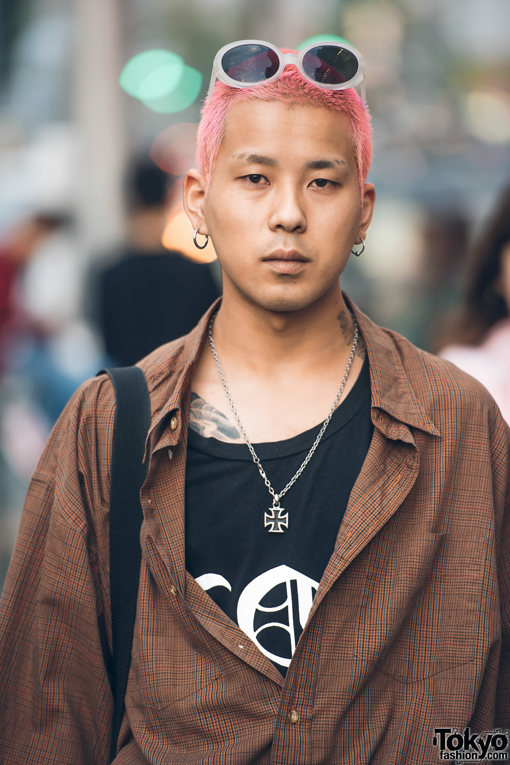 Pink-Haired Harajuku Guy in Faith Tokyo Street Fashion w/ Converse, W