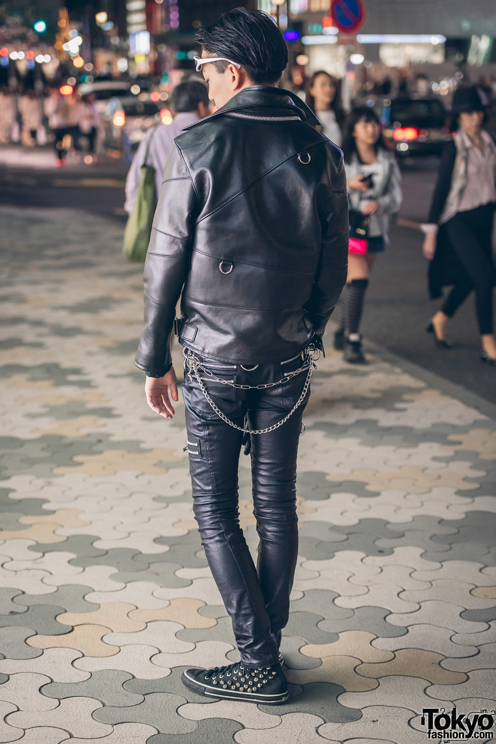 Edgy Streetwear Fashion in Harajuku w/ Fetis, Zara, Cyber Dyne, 99%IS ...