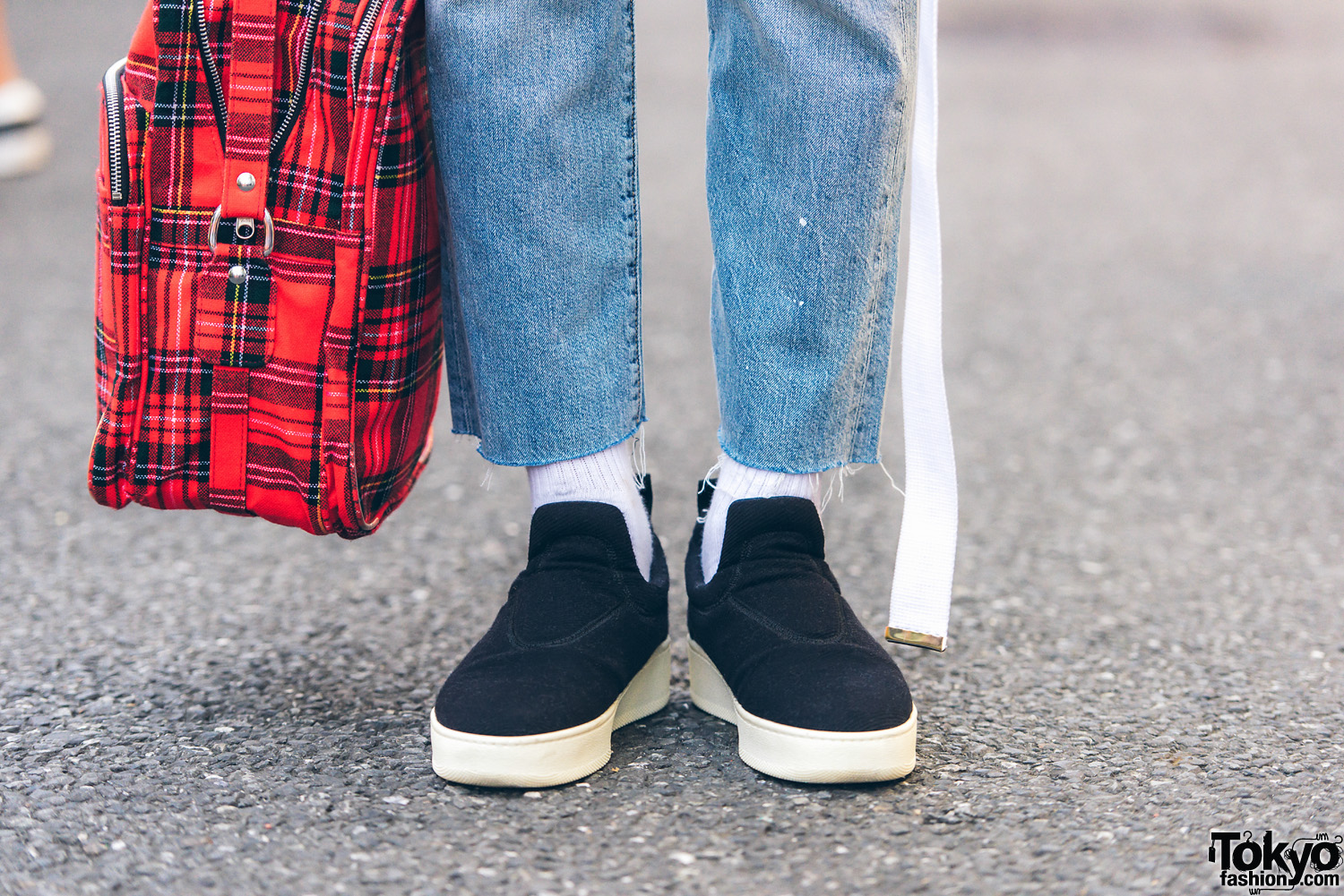Harajuku Guy in Supreme Hoodie & Sling Bag, Kinji Pants & Supreme x Vans  Sneakers – Tokyo Fashion