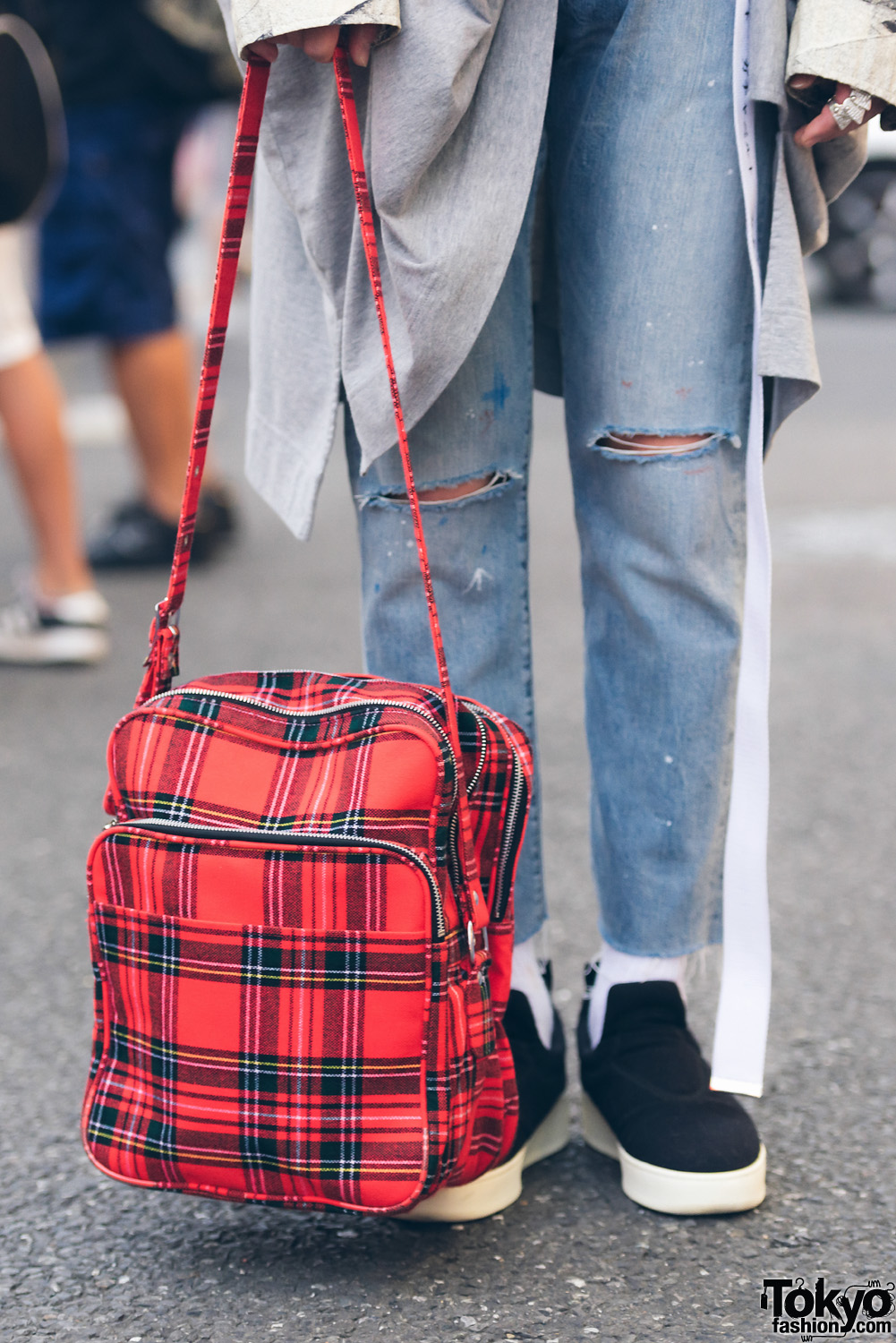 Minimalist Street Style w/ Playboy Shirt, Levi's Jeans, Louis Vuitton Bag &  Nike Air Max 97 Sneakers – Tokyo Fashion