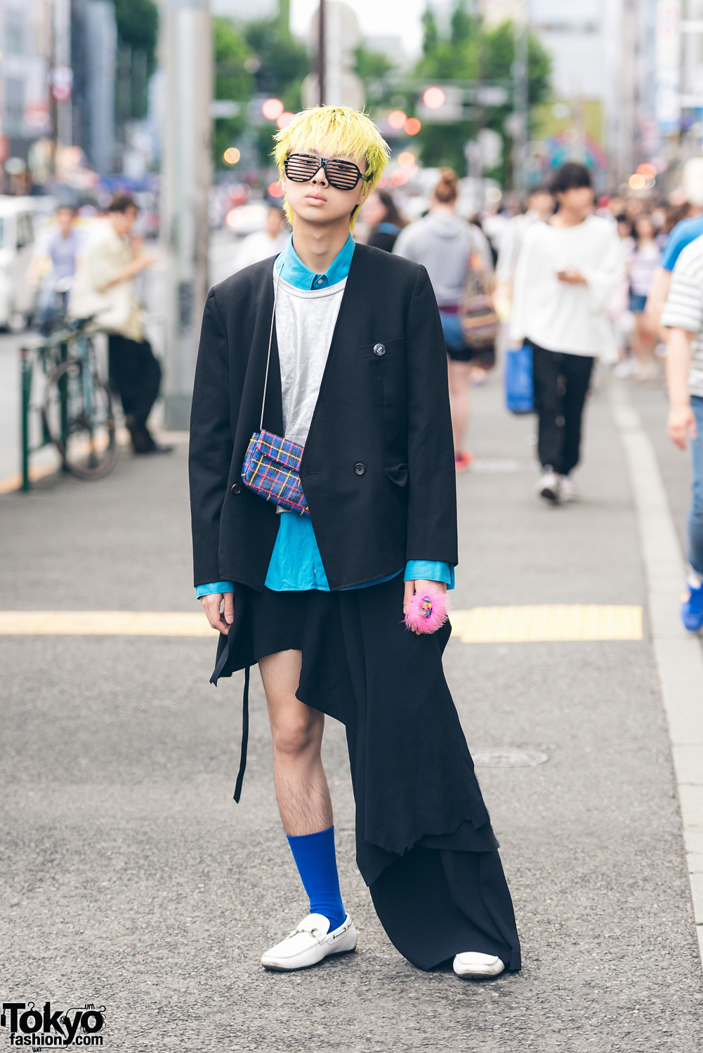 Yellow-Haired Harajuku Guy in Remake One-Leg Pants Fashion w/ Tricot ...