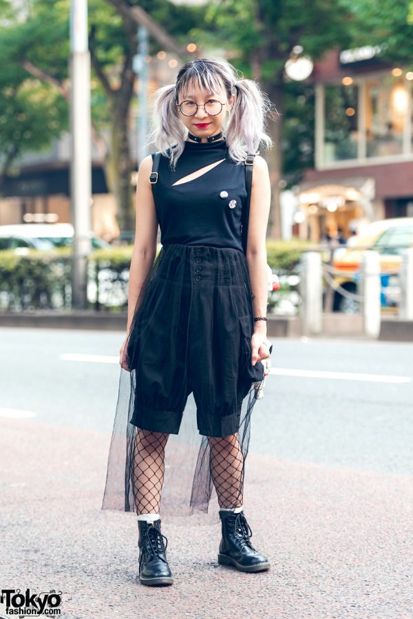 Twin-Tailed Harajuku Girl in Gothic Fashion w/ Sleeveless Top, Sheer Skirt, Fishnets & Boots