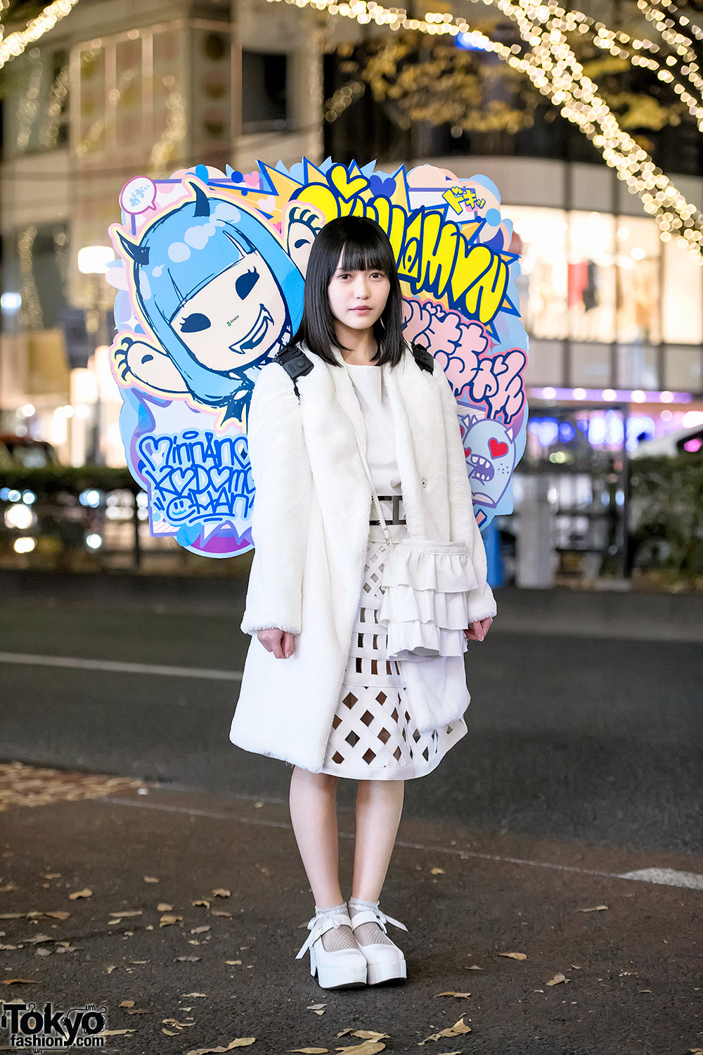 Minna no Kodomo-chan Idol in Harajuku Wearing All White & Kawaii Signboard