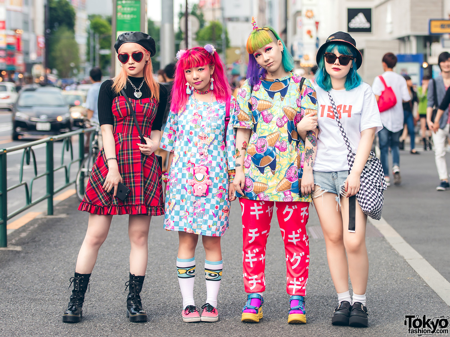 Colorful Hair & Fashion in Harajuku w/ Sagi Dolls, Vivienne Westwood, Powerpuff Girls, Galaxxxy, Gosha Rubchinskiy, Tokyo Bopper & Gucci