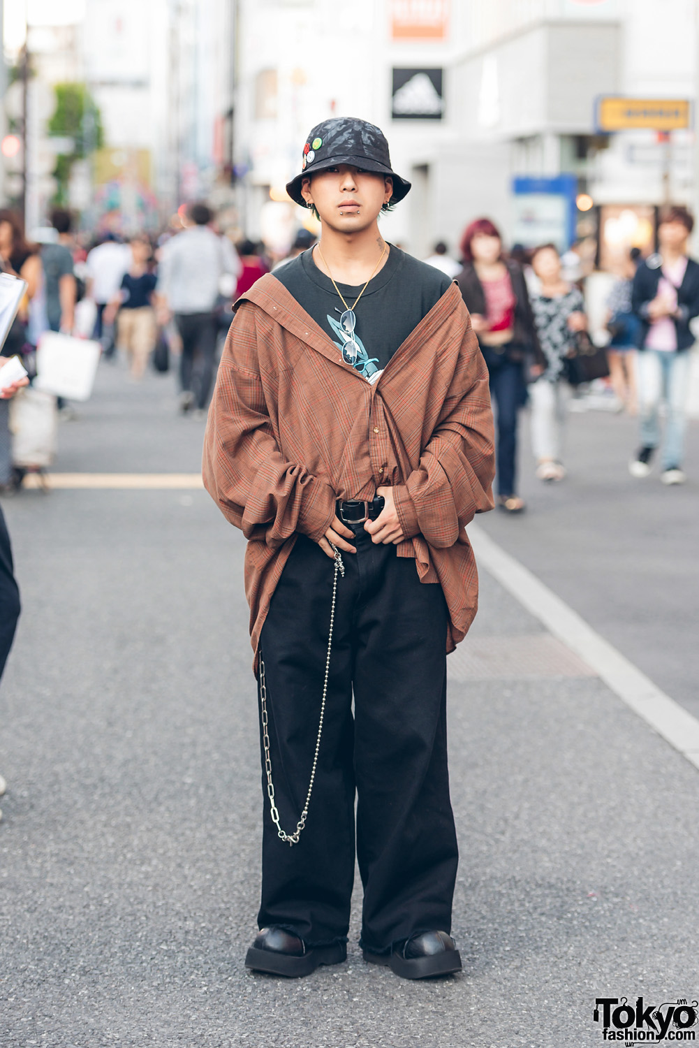 Harajuku Guy in Vintage Oversized Fashion w/ Demonia Platform Shoes