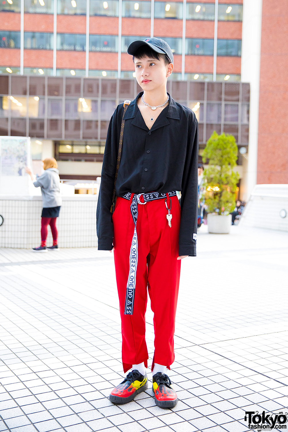 Black & Red Tokyo Street Fashion w/ Ding, Louis Vuitton, Tiffany&Co., Dr. Martens, Guess & Polo Ralph Lauren