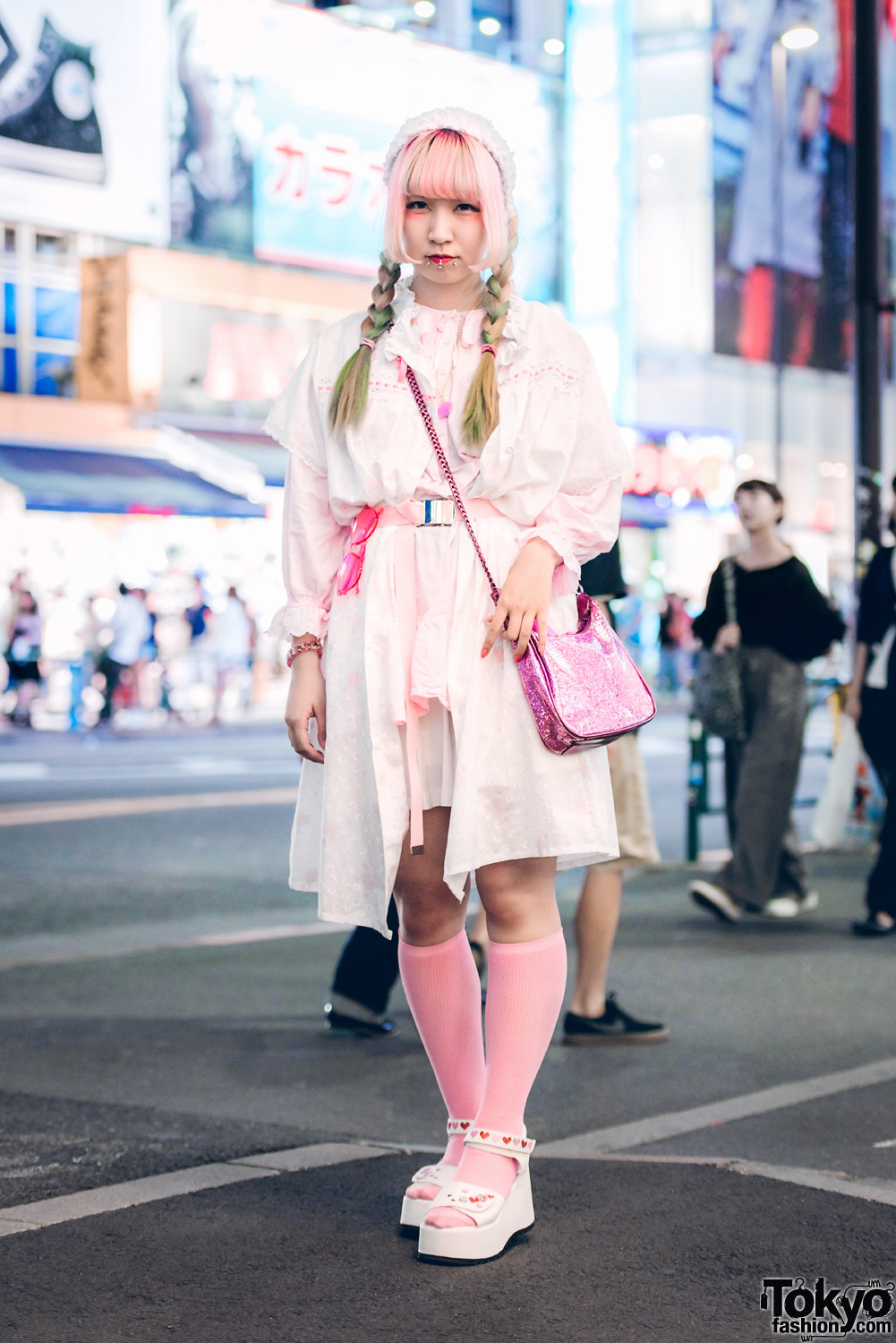 Harajuku Girl in Cute Pink Fashion Style w/ Kinji, Spinns & Disney Glitter Bag