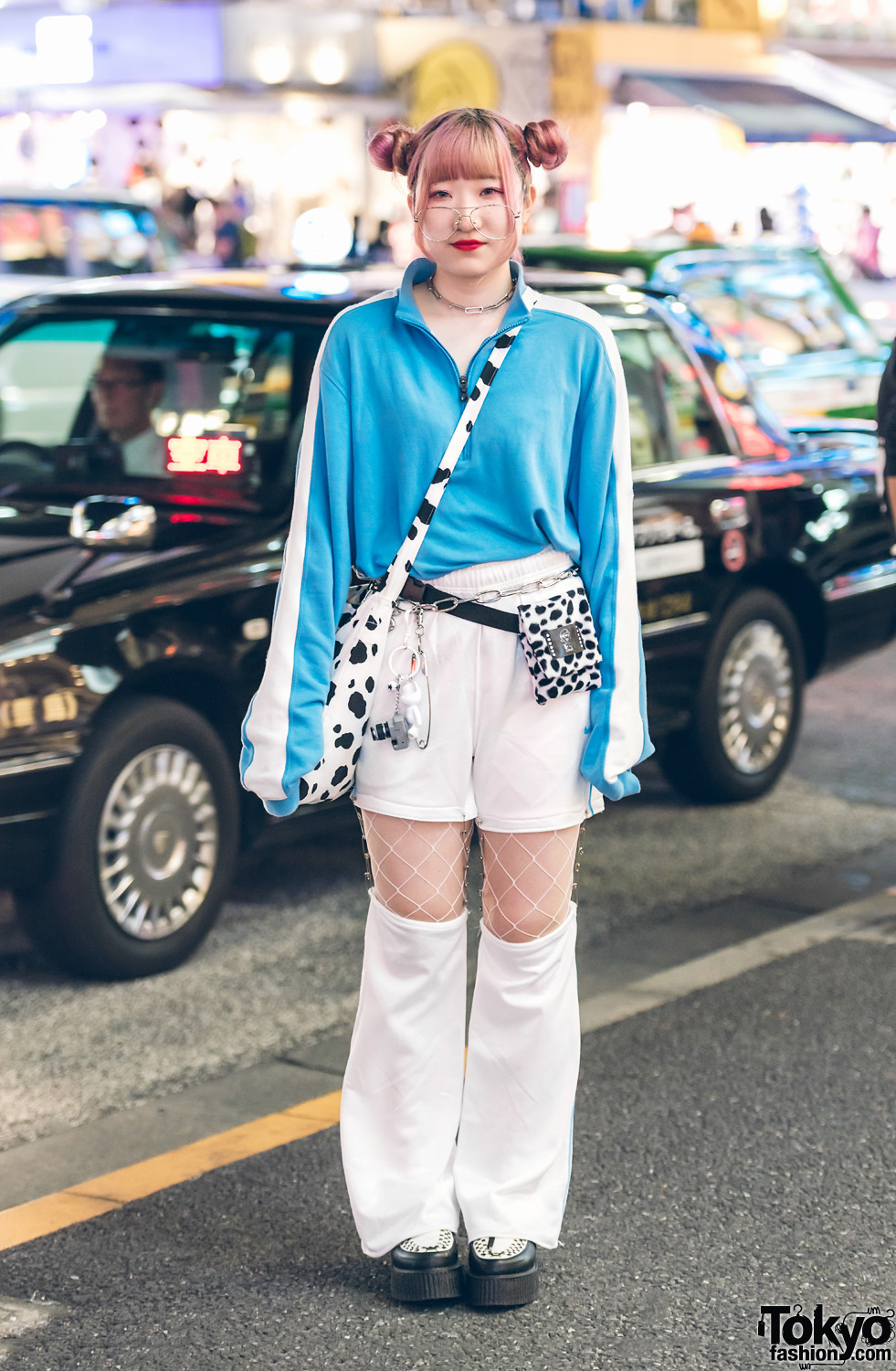 Pink-Haired Harajuku Girl in White & Blue Street Style w/ Banny, Kinji, Starlights Gallery & Kobinai