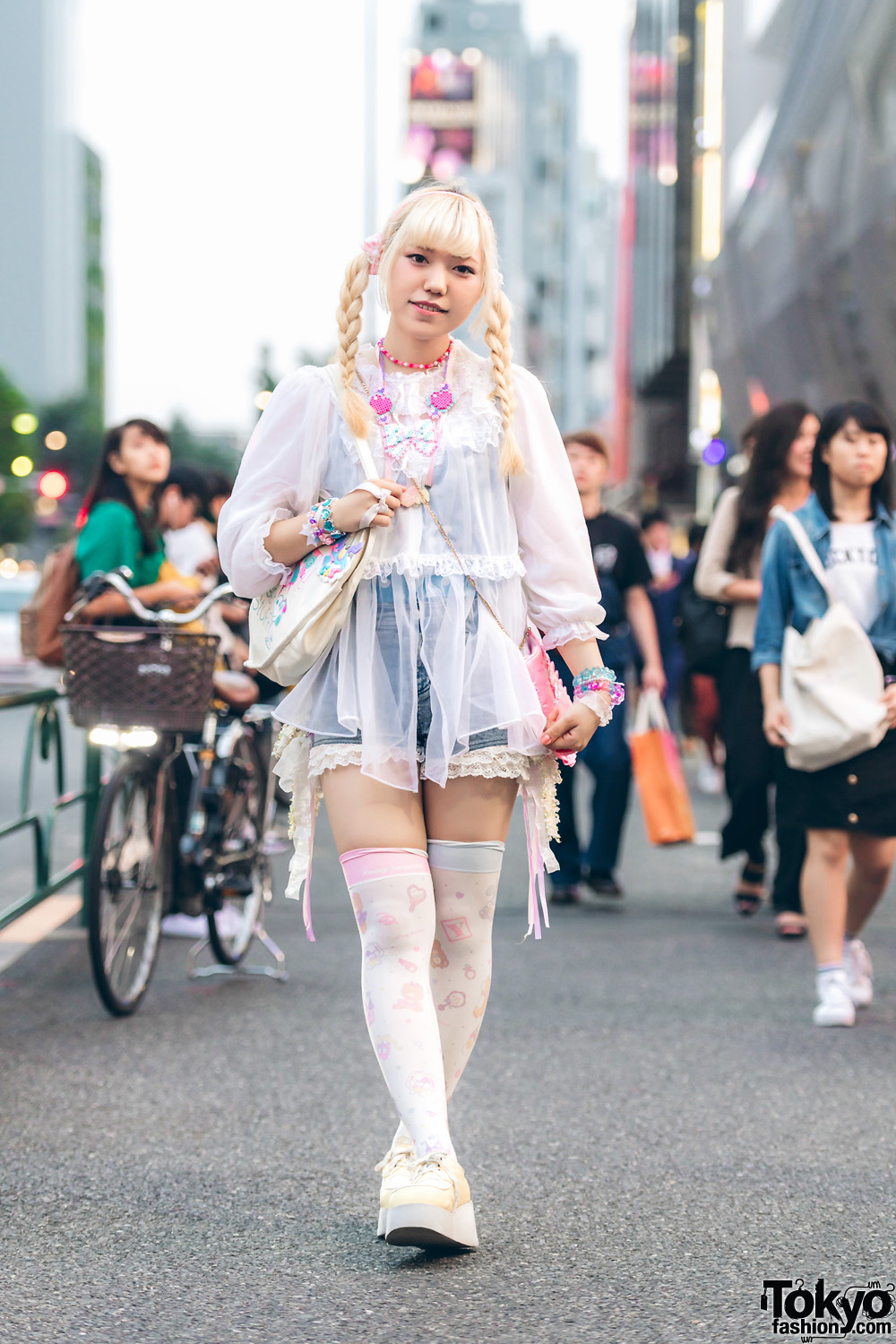 Blonde-Haired Harajuku Girl in Kawaii Fashion w/ Swankiss, Nile Perch, Sanrio, 6%DOKIDOKI, Compeitou & Fancy Surprise