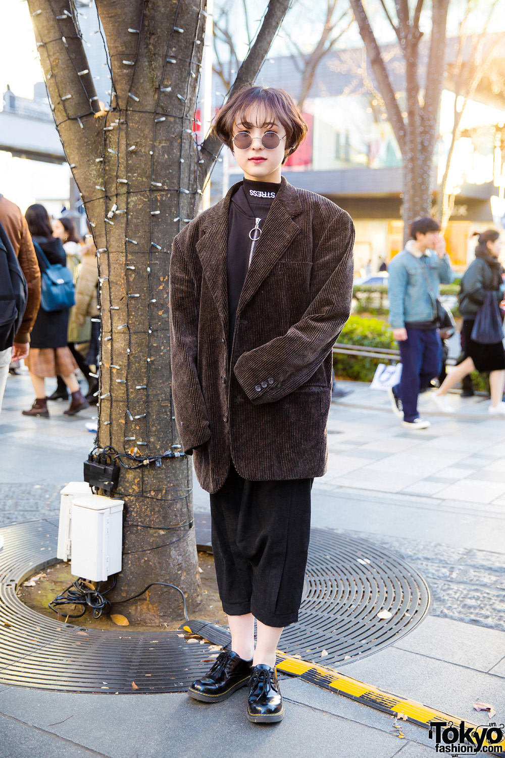 Harajuku Girl in Oversized Corduroy Blazer Street Style w/ Cropped Pants & Dr. Martens 3-Eye Patent Oxfords