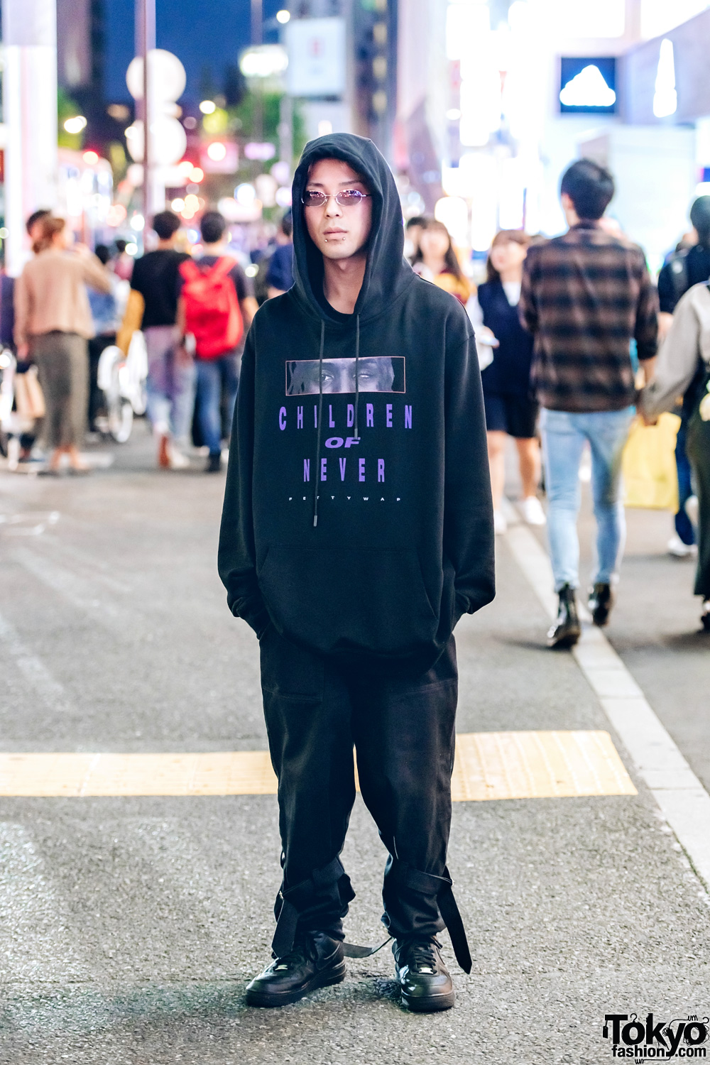 Kinji Staff in Dark Streetwear Fashion w/ Venturer Hoodie, Tiger London Zipper Pants & Nike Sneakers