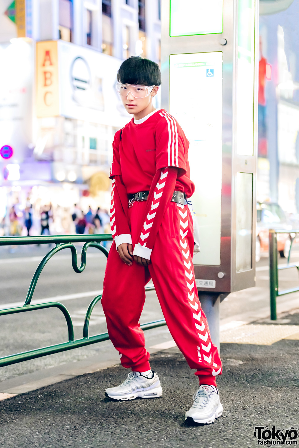 Harajuku Guy in Red-and-White Sporty Street Style