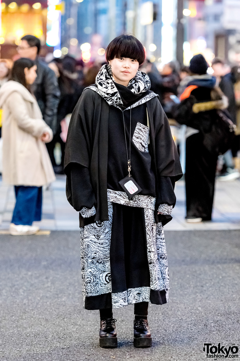 Fashion College Student in Monochrome Streetwear w/ Kansai