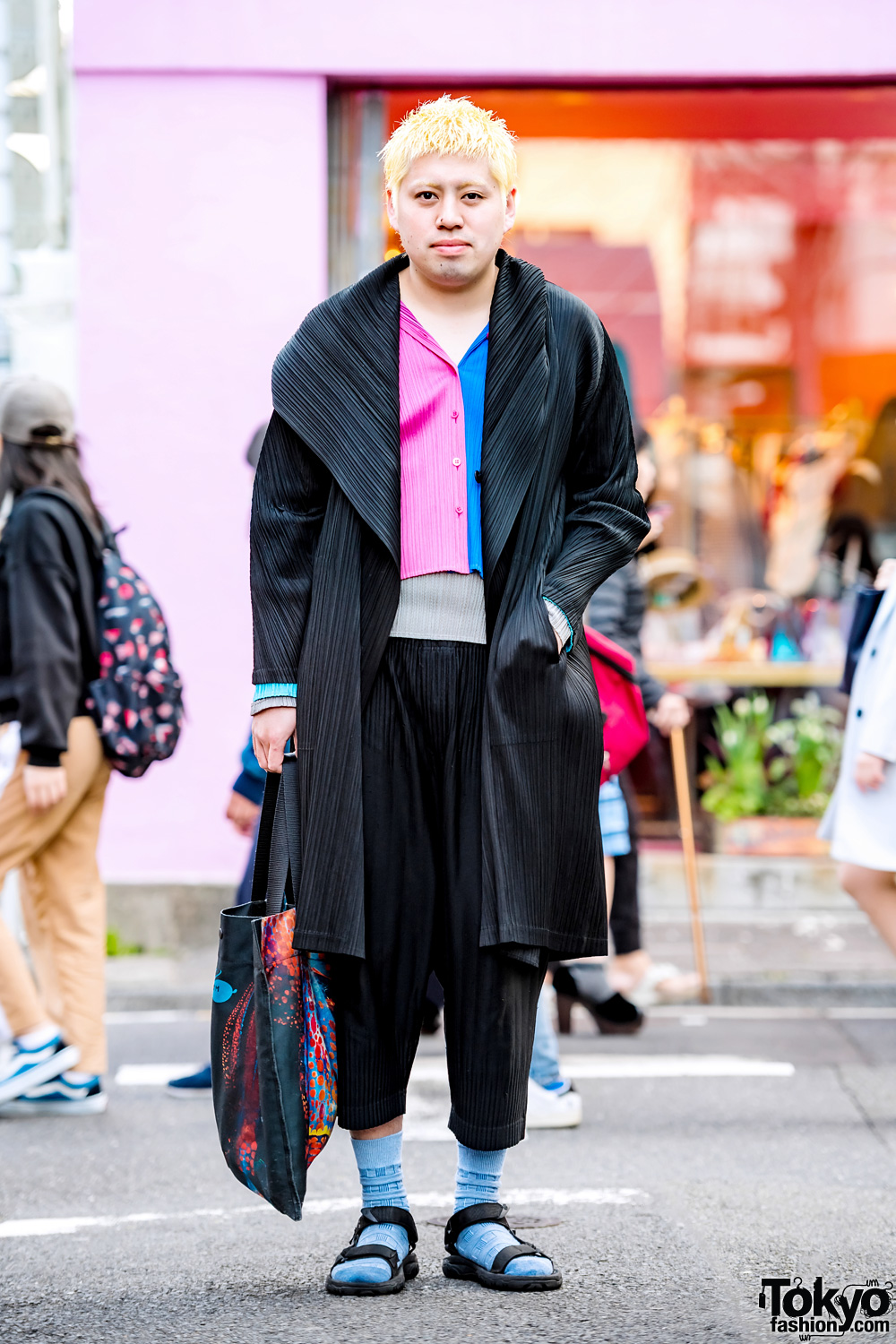 Issey Miyake Pleats Please Streetwear Style in Harajuku – Tokyo Fashion