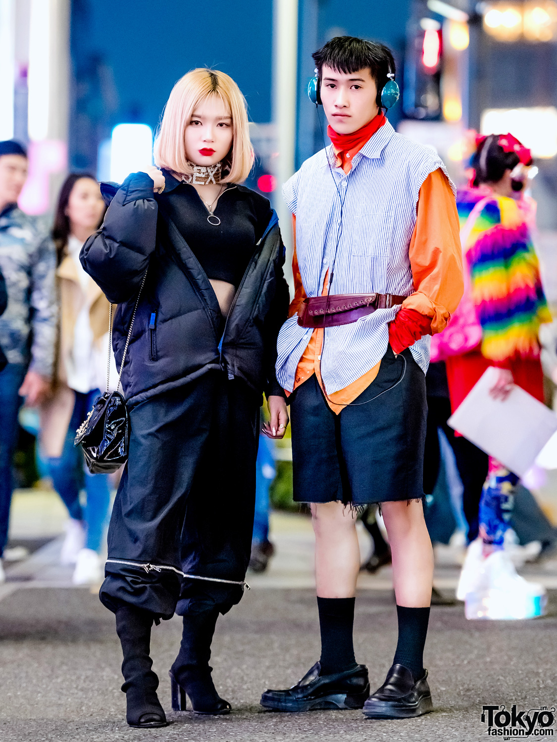 Harajuku Vintage Street Styles w/ All-Black Outfit, Orange Turtleneck, Black Shorts, Peep-Toe Boots, & Black Leather Shoes