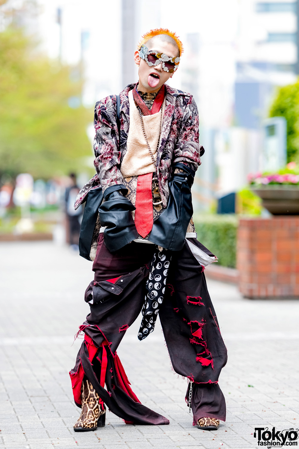 Avant-Garde Tokyo Streetwear Style w/ Rowan, Prime Cut, Saint Laurent, Vivienne  Westwood & Prada – Tokyo Fashion