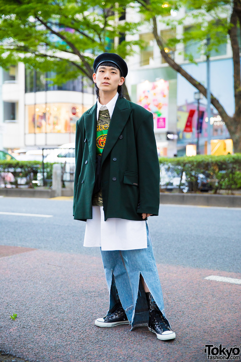 Harajuku Guy in Oversized Vintage Streetwear Style – Tokyo Fashion