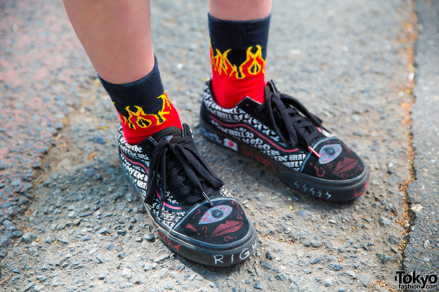 Datter sagde ly Flame Socks & Vans Sneakers – Tokyo Fashion