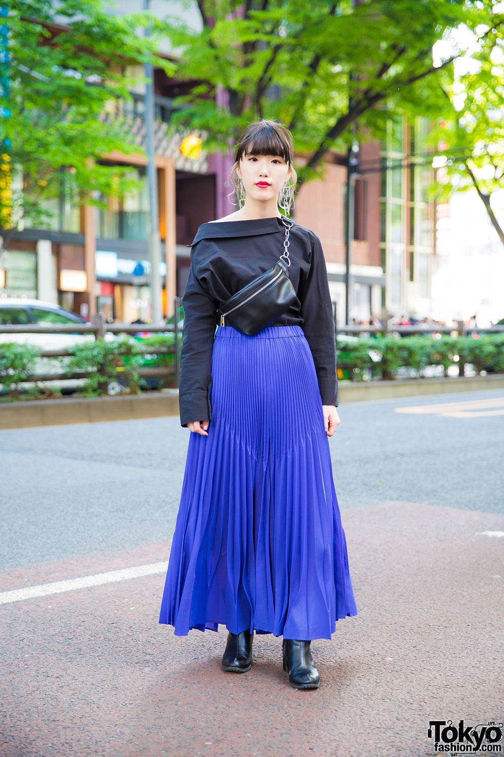 Harajuku Girl's Stylish Look w/ UN3D Pleated Maxi Skirt, Murua Geometric Earrings & Belt Bag