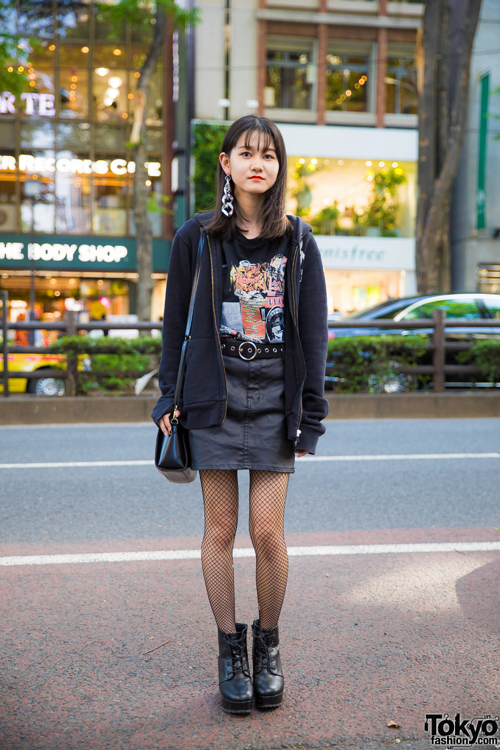 Harajuku Teen in All-Black Street Style w/ Hysteric Glamour & Uniqlo