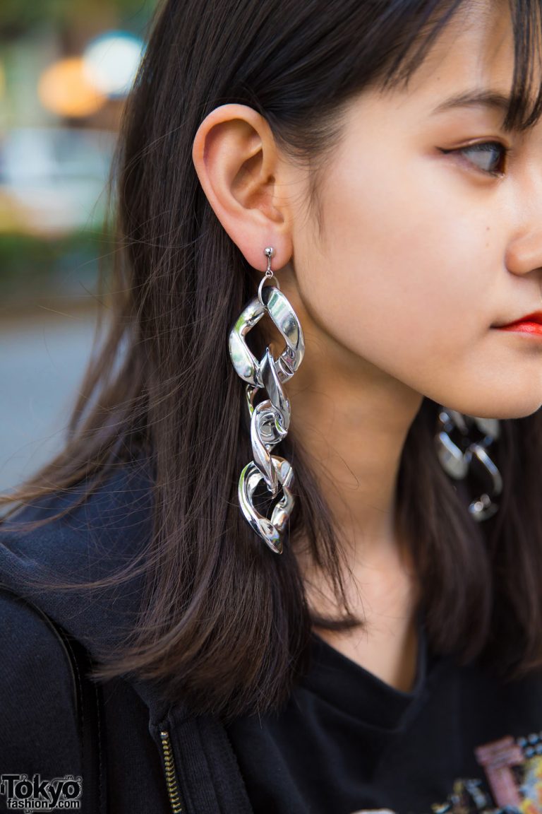 Harajuku Teen in All-Black Street Style w/ Hysteric Glamour & Uniqlo ...