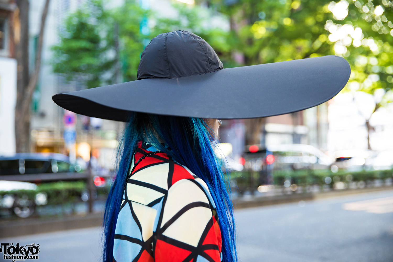 Avant-Garde Harajuku Street Styling w/ Extra Wide Brim Hat, Vivienne  Westwood, Chanel & Dr. Martens – Tokyo Fashion