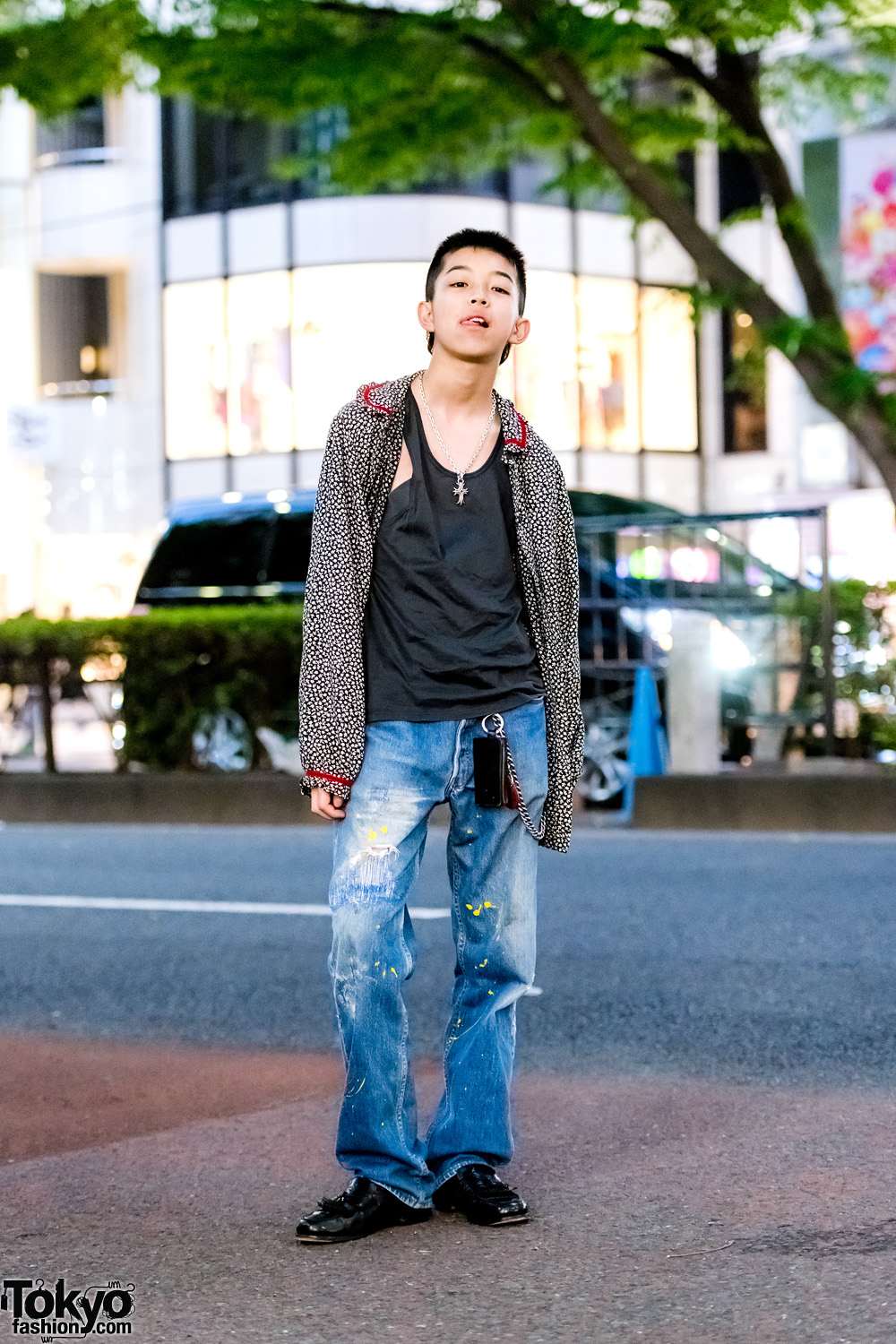 Teen's Street Style Gianni Versace Tops, Levi's Distressed Jeans & Vintage Tassel Loafers – Tokyo Fashion