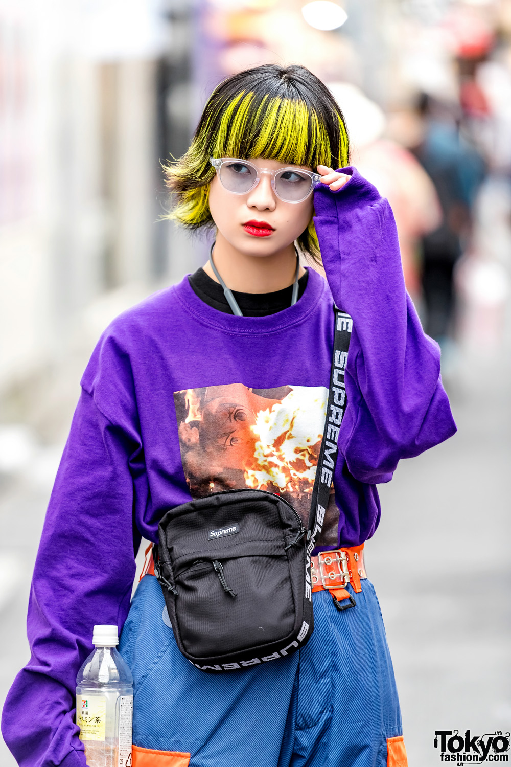 Harajuku Girl w/ Two-Tone Yellow Hair, O.U.T. Tokyo, Nike Air Jordans & Supreme  Crossbody Bag – Tokyo Fashion