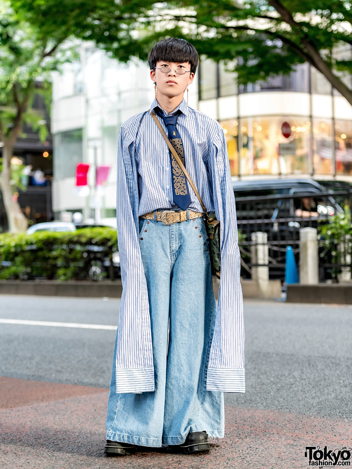 Super Long Sleeves Street Fashion in Harajuku w/ M.Y.O.B Wide Leg Jeans, New Rock Boots & Satchel Bag