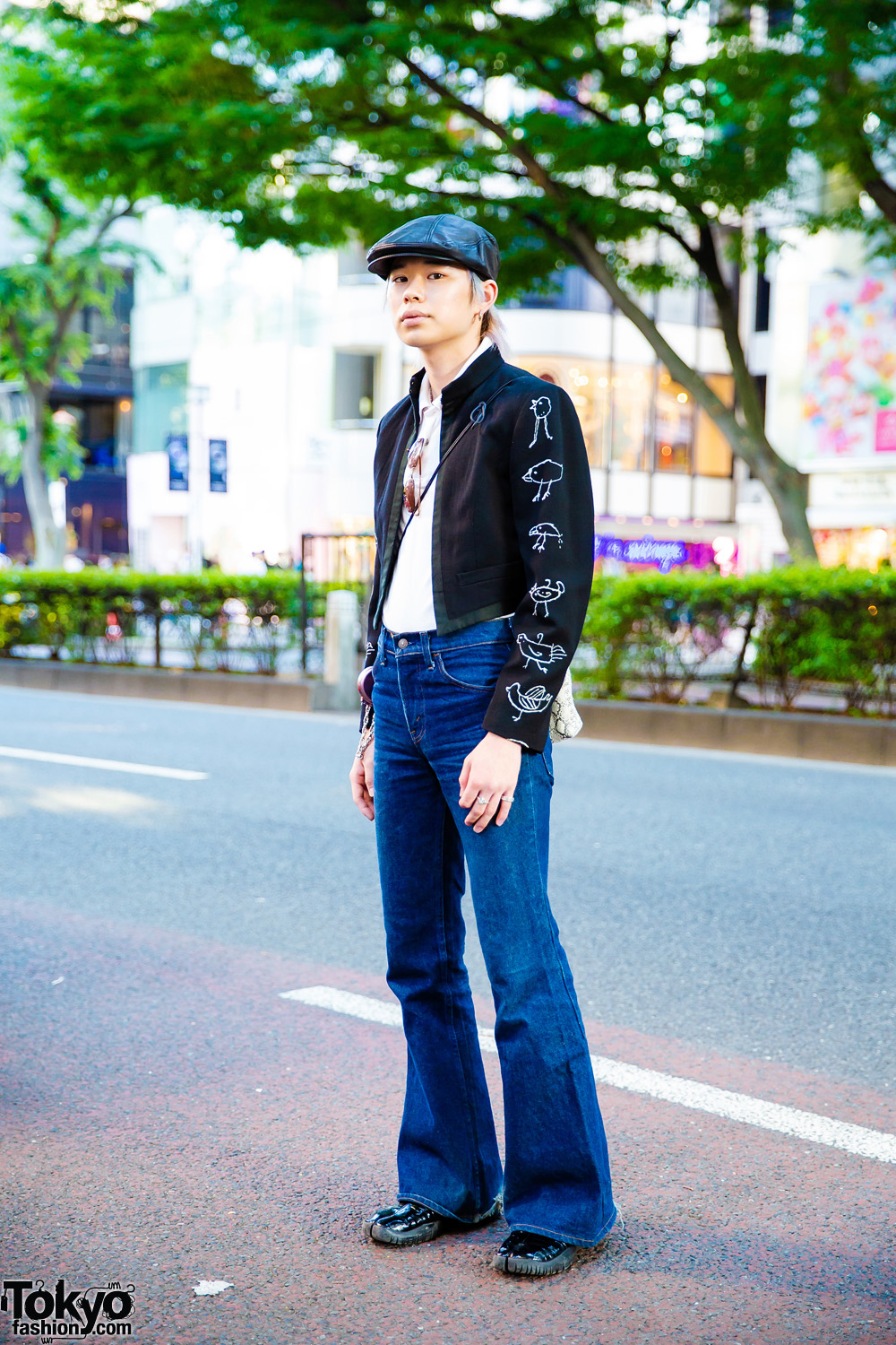 Japanese Street Style w/ Comme des Garcons Cropped Jacket, Levi's Flared Jeans, Maison Margiela Tabi Shoes & Handmade Sling Bag