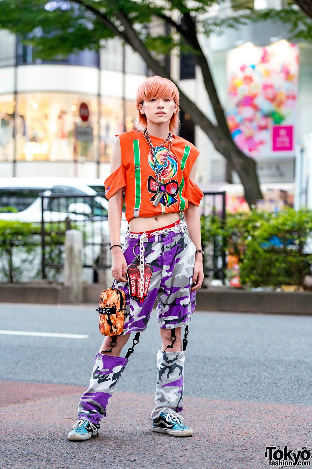 Harajuku Cut Out Remake Street Style w/ Cropped Shirt, Supreme, Camo Pants,  Vans Sneakers & M+RC Noir Camouflage Pouch – Tokyo Fashion