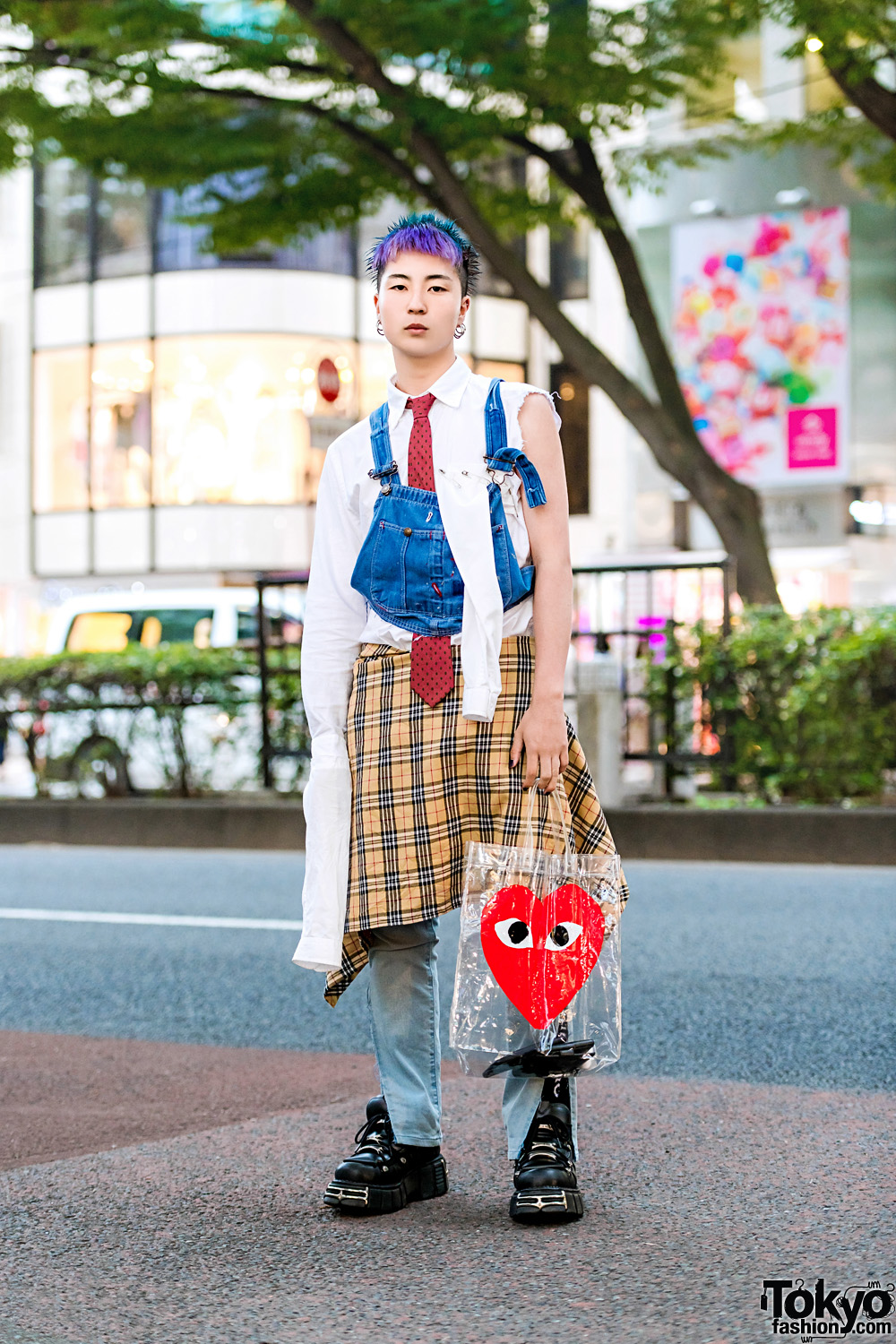 Japanese Remake Streetwear Style w/ Denim Bib, Plaid Skirt Over Jeans, New Rock Sneakers & Comme des Garcons Clear Tote