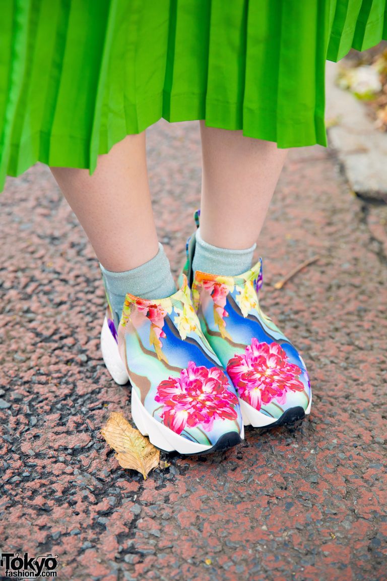 Green Pleated Skirt & Multicolored Floral Sneakers in Harajuku – Tokyo ...