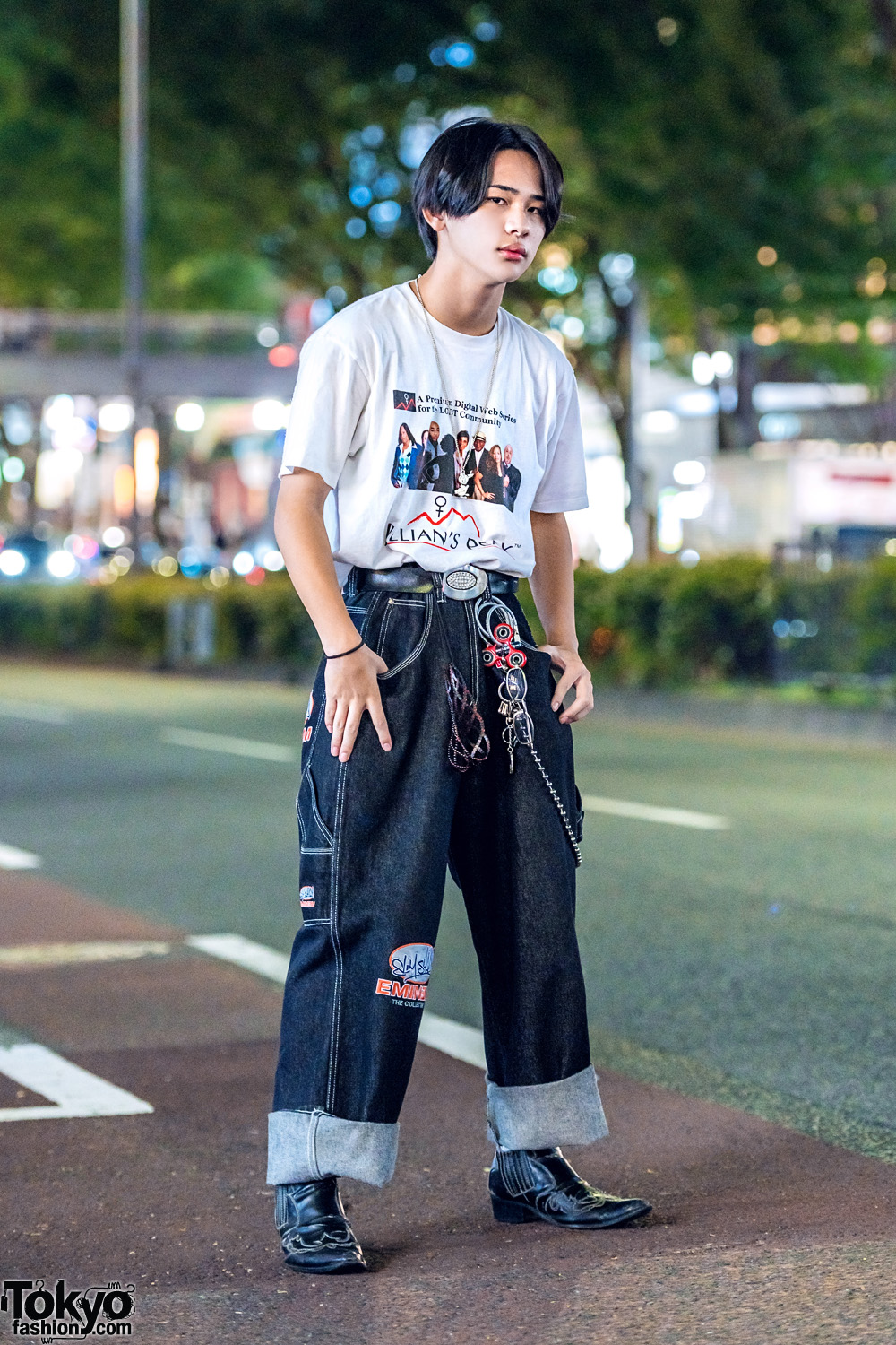 Harajuku Guy's Minimalist Street Style w/ Jillian's Peak T-Shirt, Eminem Rolled-Up Pants & Leather Chelsea Boots
