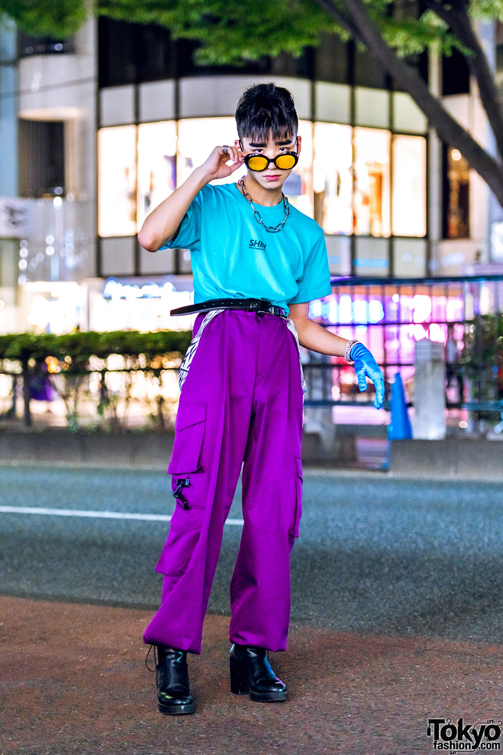 Japanese Street Style in Harajuku w/ Shin Hashimoto Aqua Top, ESC Studio Parachute Pants, Bershka Boots, Satin Glove & Vintage Accessories