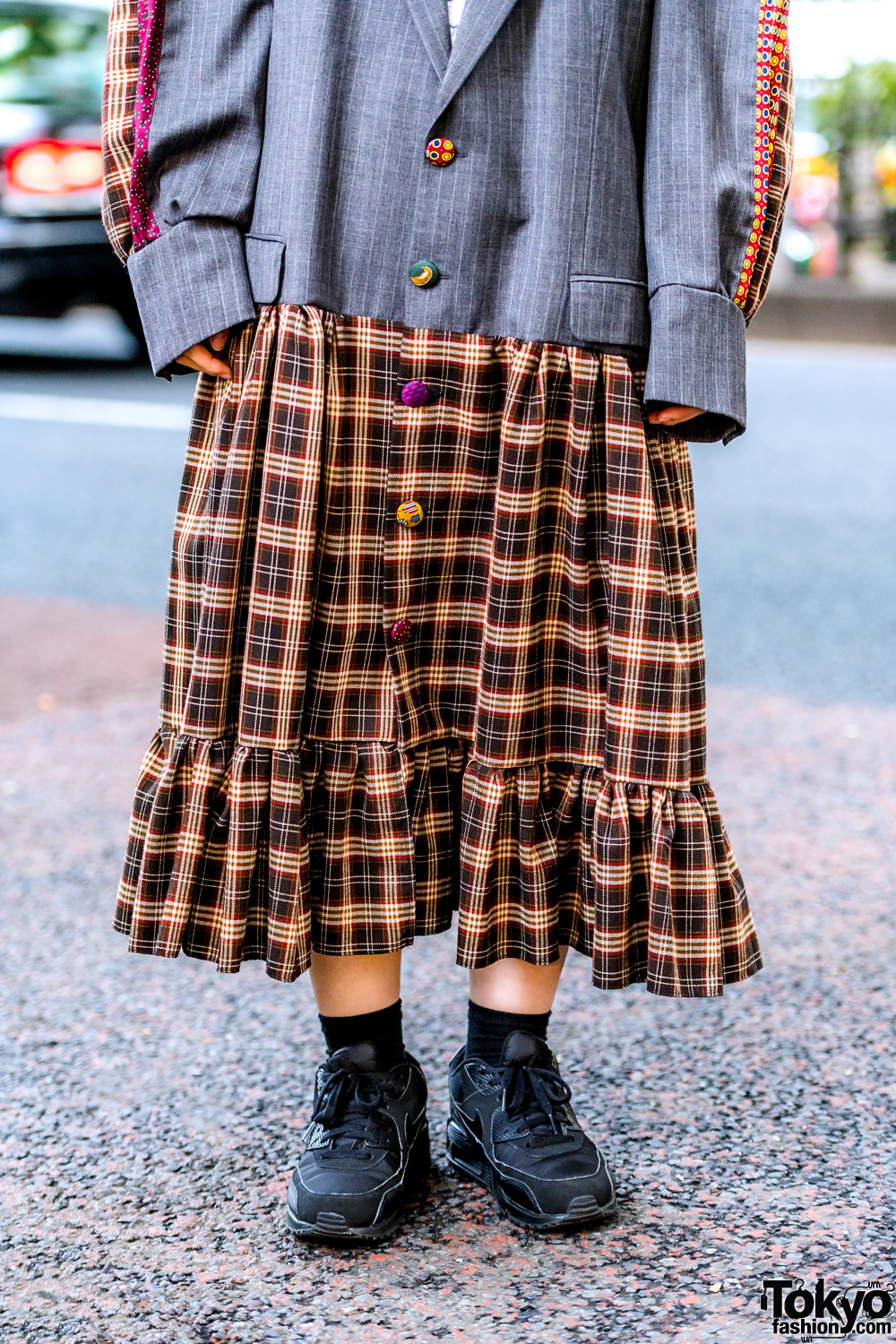 HEIHEI Harajuku Girls in Plaid Streetwear Styles w/ Blazer, Plaid Skirt ...