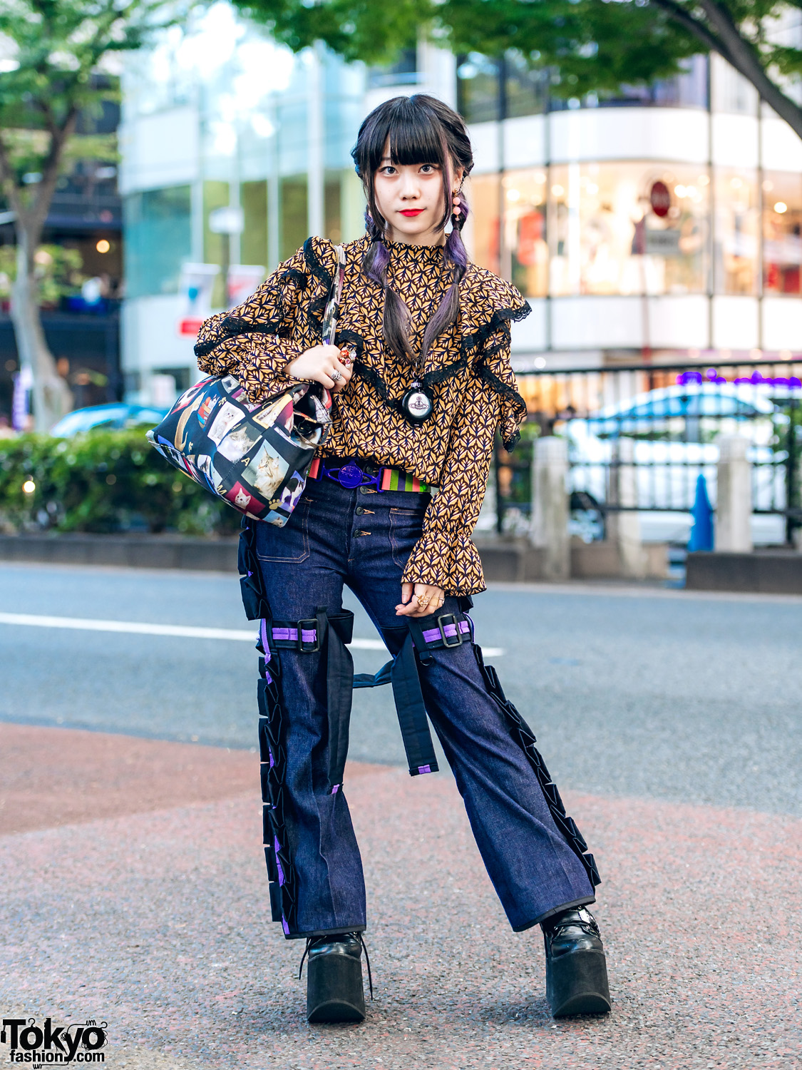 Harajuku Girl in Ripped Jeans Fashion w/ Lace Tube Top, GYDA Ripped Jeans,  Resexxy Heels, Vivienne Westwood Bag, Louis Vuitton and Coach Accessories –  Tokyo Fashion