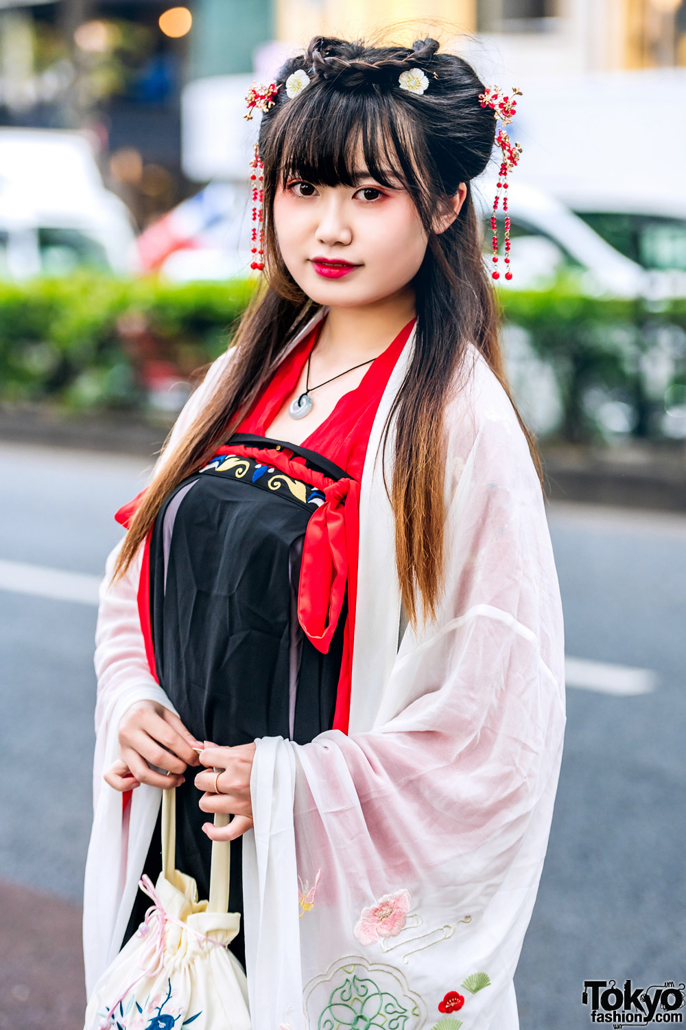 Traditional Chinese Hanfu Dresses & Floral Hair Accessories on the