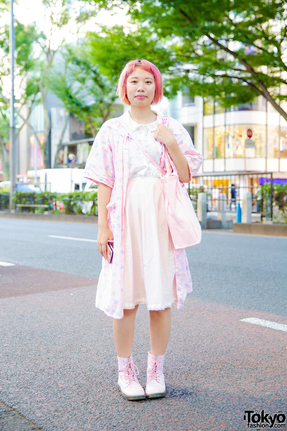 Harajuku Girl w/ Pink Hair & Pink Streetwear Style