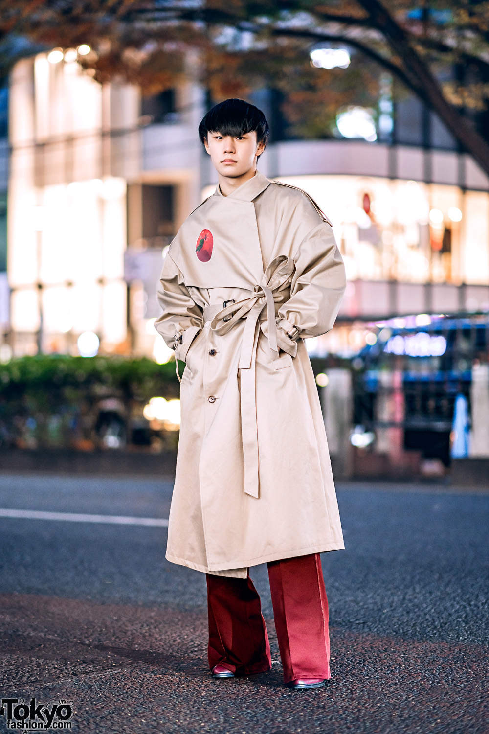 Menswear Winter Street Style w/ Blunt Bob, Oversized Keisuke Yoshida Trench Coat, Flare Pants & Pointy Boots