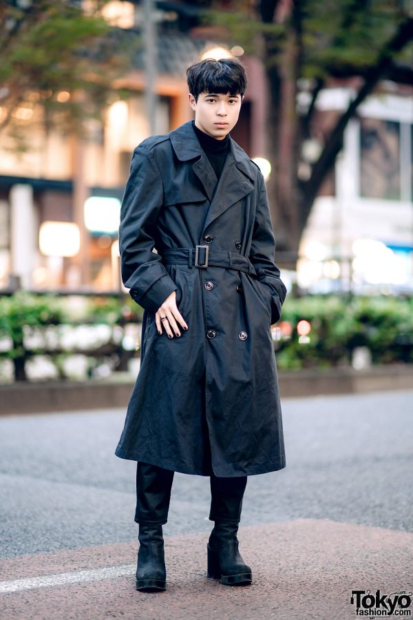 All Black Menswear Street Style w/ Burberry Trench Coat, UNIQLO Turtleneck, Y’s Pants & Zara Chelsea Boots