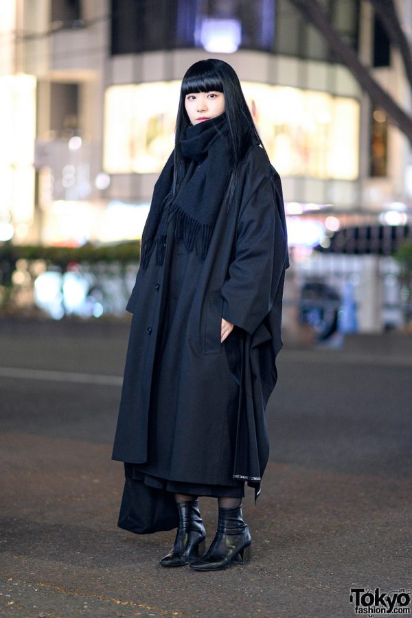 All Black Minimalist Japanese Street Style w/ Yohji Yamamoto Y’s Oversized Coat, Comme des Garcons, Heeled Boots & Tote
