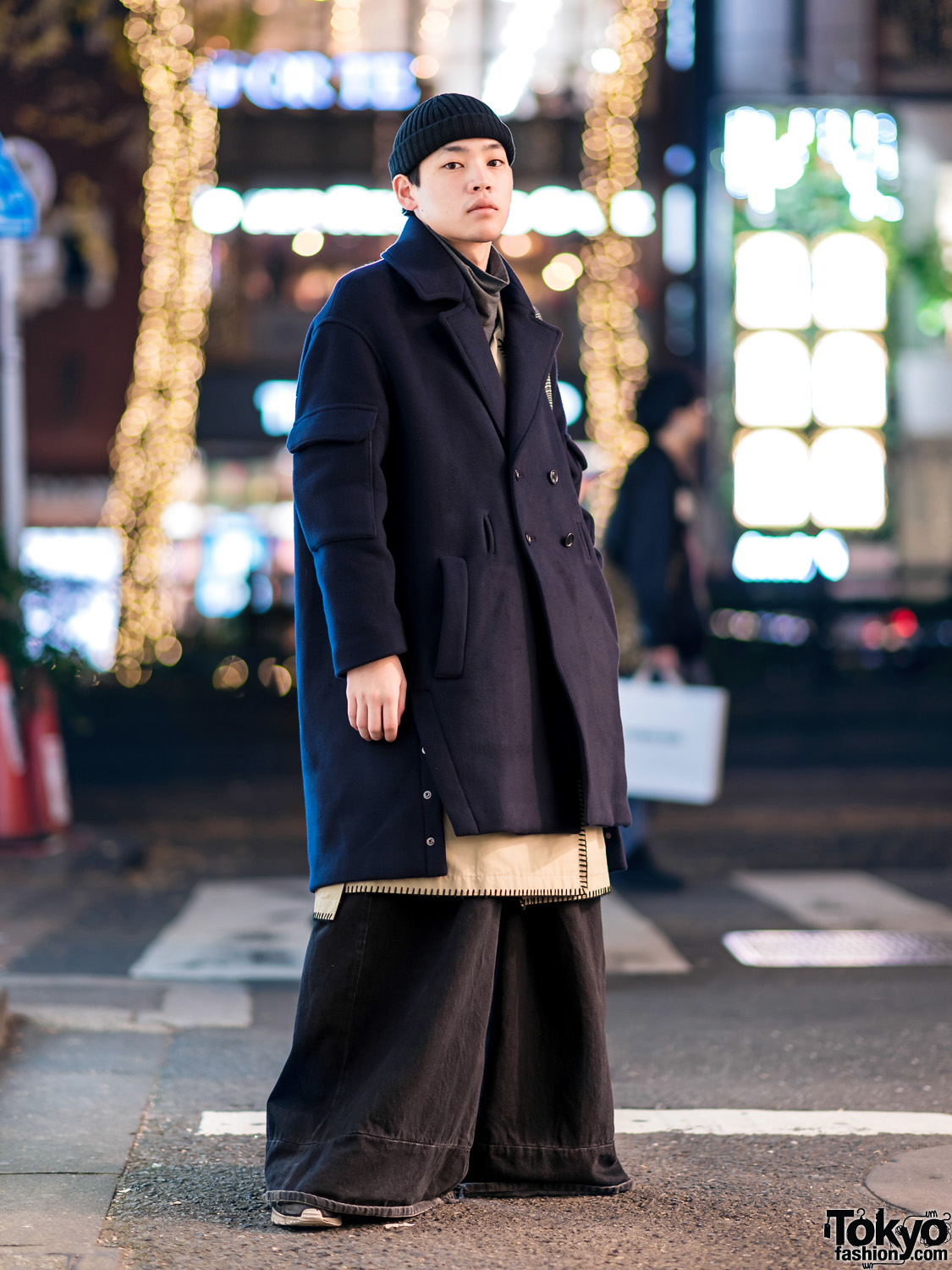 Mens Street Style w/ Balenciaga Super Wide Leg Jeans, FAD Three, Simons Bag & Nike – Tokyo Fashion