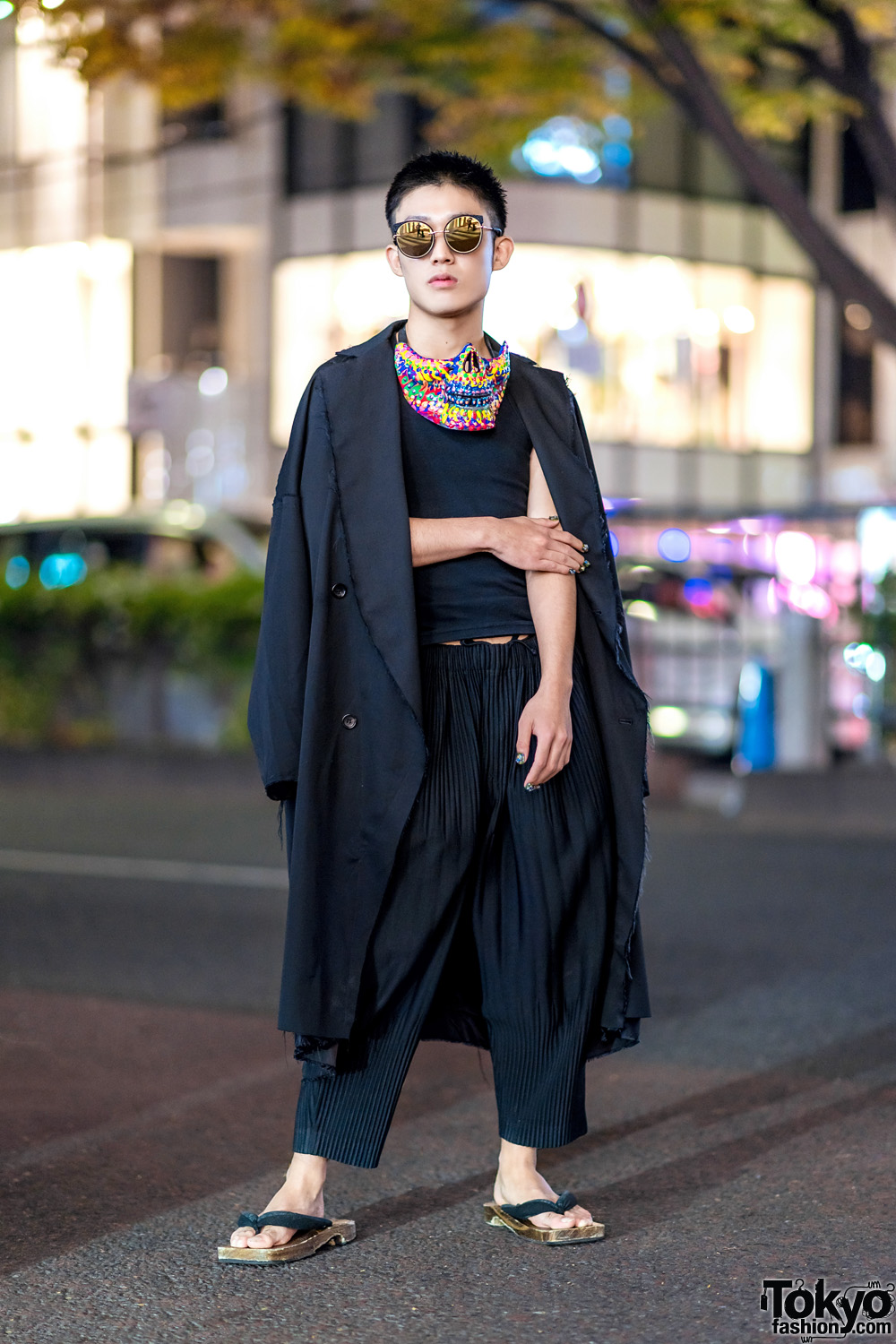 Tokyo Monochrome Street Style w/ Colorful Mask, Geta Sandals, Maiko Nail Art, Sulvam, Issey Miyake & Vintage Fashion