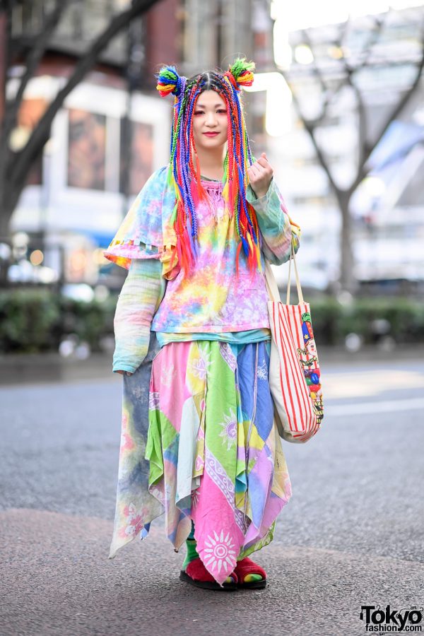 Harajuku Girl in Colorful Vintage Style From El Rodeo & Harry Potter x Bertie Botts Bag